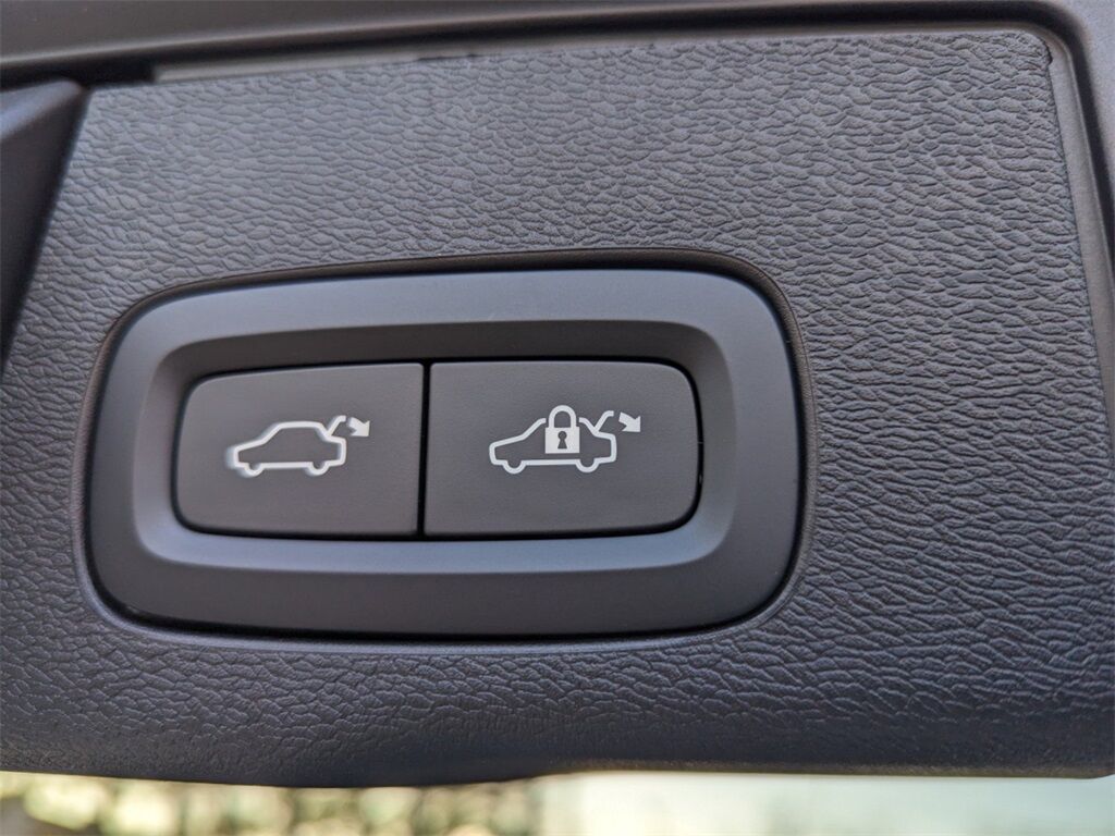 2025 Volvo XC60 Plug-In Hybrid T8 Plus Hunt Valley MD