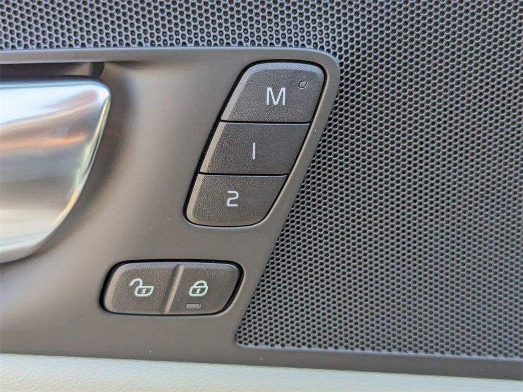 2025 Volvo XC60 Plug-In Hybrid T8 Plus Hunt Valley MD