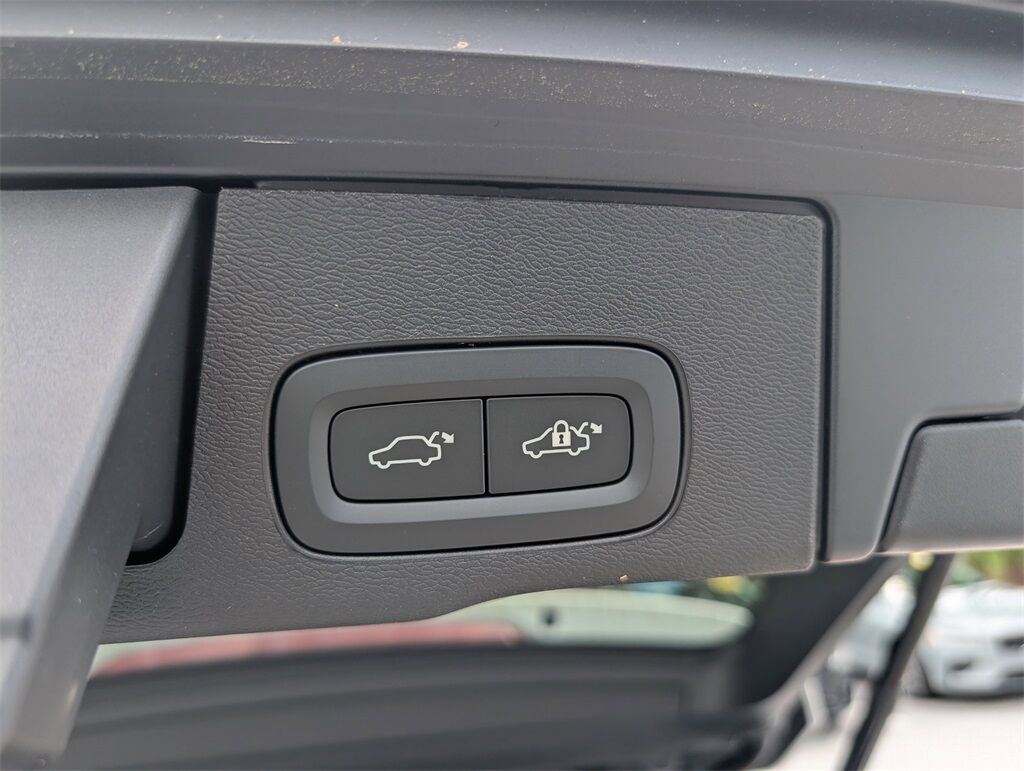 2025 Volvo XC60 Plug-In Hybrid T8 Plus Hunt Valley MD