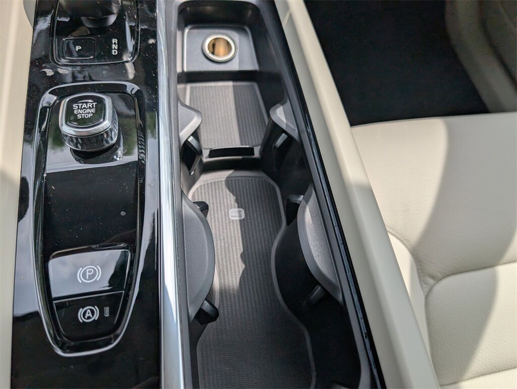 2025 Volvo XC60 Plug-In Hybrid T8 Plus Hunt Valley MD