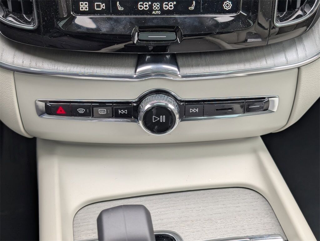 2025 Volvo XC60 Plug-In Hybrid T8 Plus Hunt Valley MD