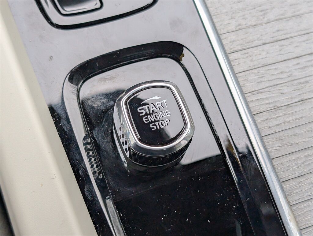 2025 Volvo XC60 Plug-In Hybrid T8 Plus Hunt Valley MD