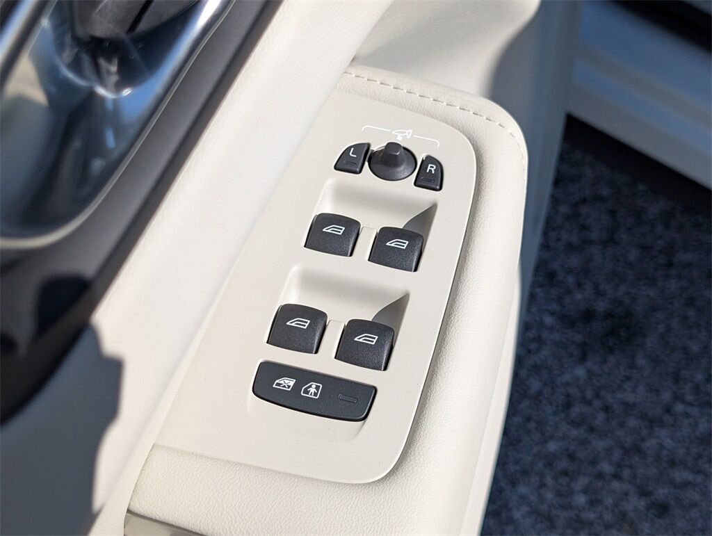 2025 Volvo XC60 Plug-In Hybrid T8 Plus Hunt Valley MD