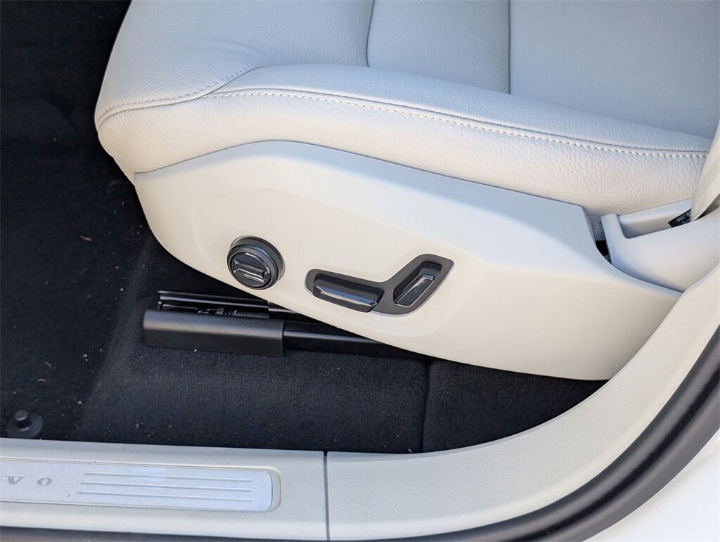 2025 Volvo XC60 Plug-In Hybrid T8 Plus Hunt Valley MD