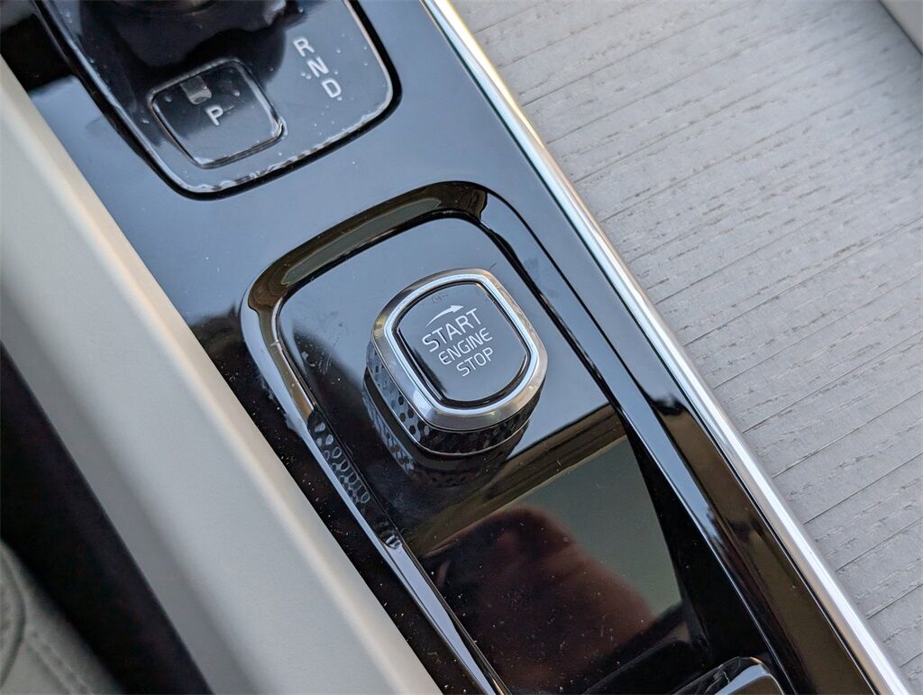 2025 Volvo XC60 Plug-In Hybrid T8 Plus Hunt Valley MD