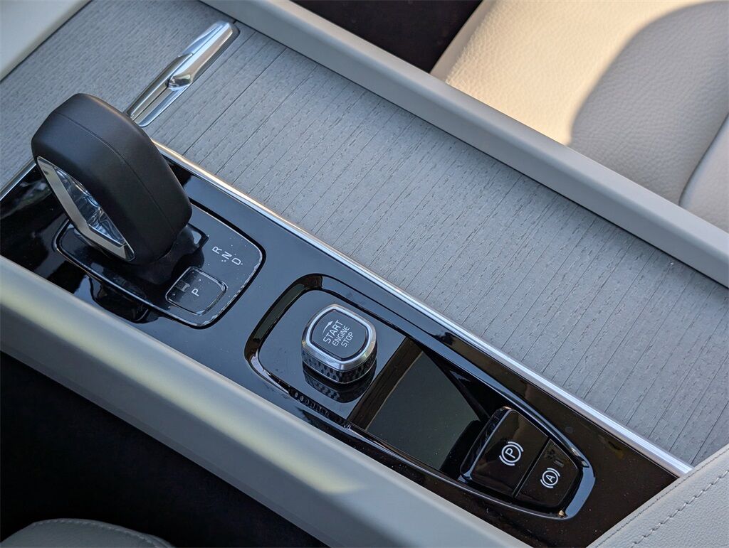 2025 Volvo XC60 Plug-In Hybrid T8 Plus Hunt Valley MD