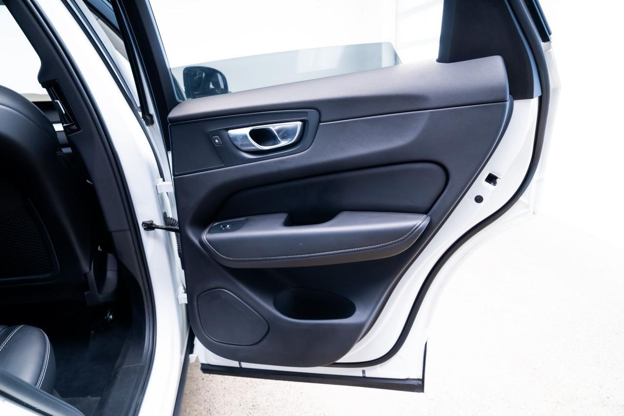 2025 Volvo XC60 Plug-In Hybrid T8 Ultra Pilot Assist Head-Up Display Portland OR