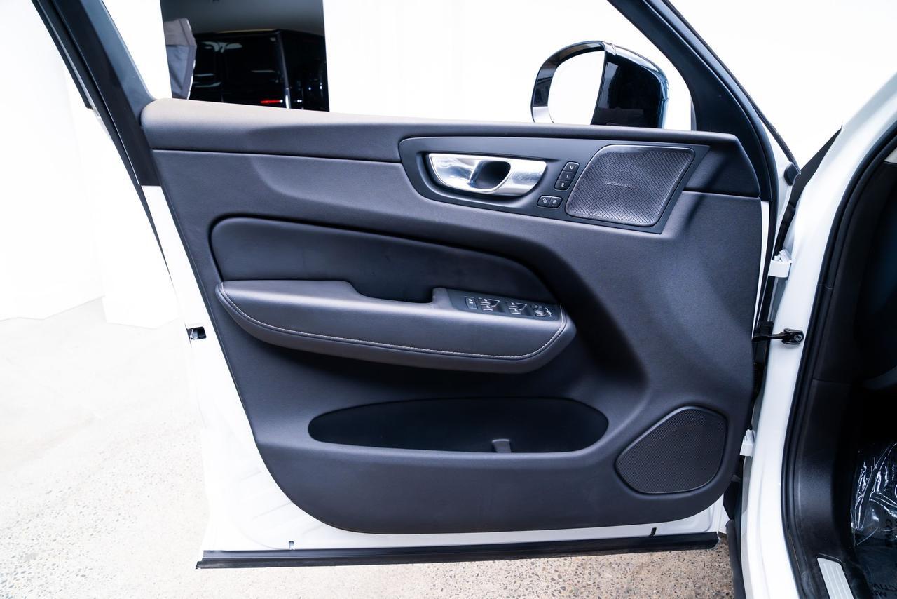 2025 Volvo XC60 Plug-In Hybrid T8 Ultra Pilot Assist Head-Up Display Portland OR