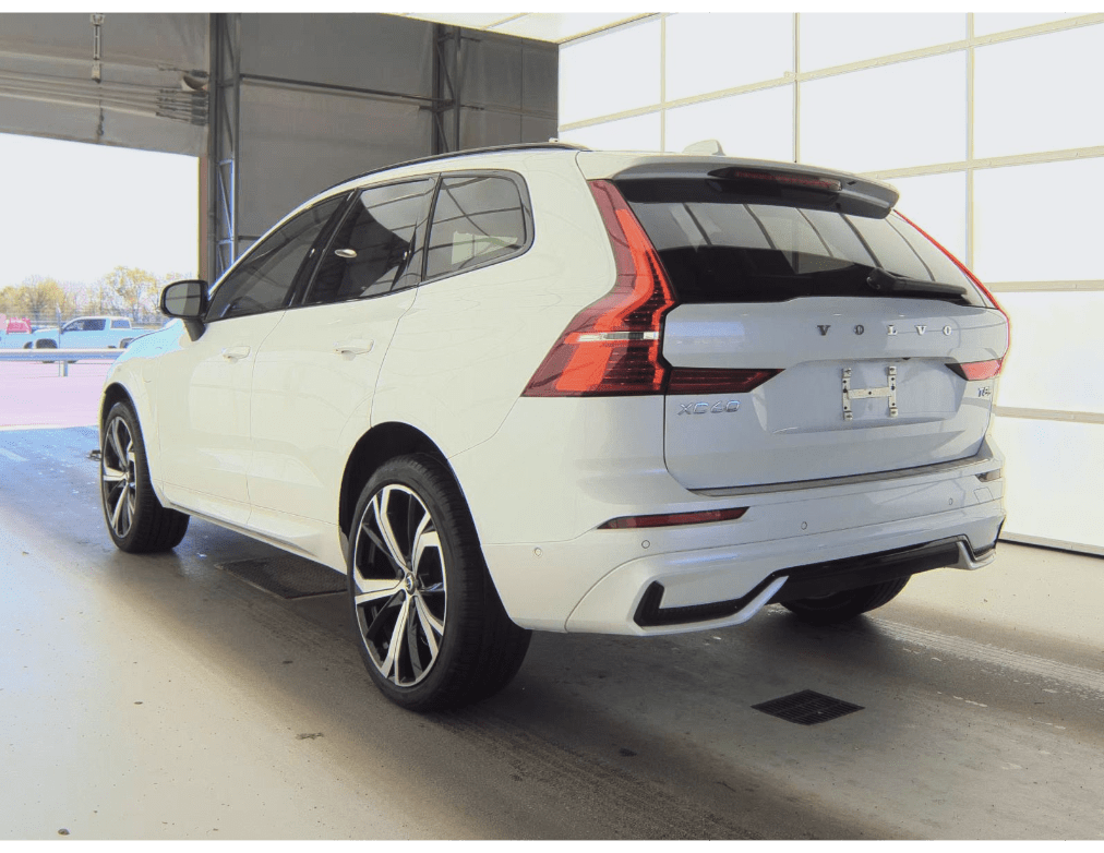 2025 Volvo XC60 Plug-In Hybrid T8 Ultra Pilot Assist Head-Up Display Portland OR