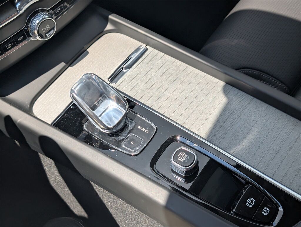 2025 Volvo XC60 Plug-In Hybrid T8 Ultra Hunt Valley MD
