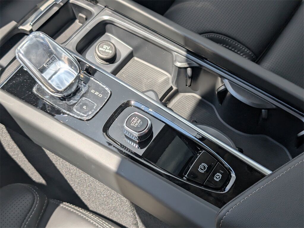 2025 Volvo XC60 Plug-In Hybrid T8 Ultra Hunt Valley MD