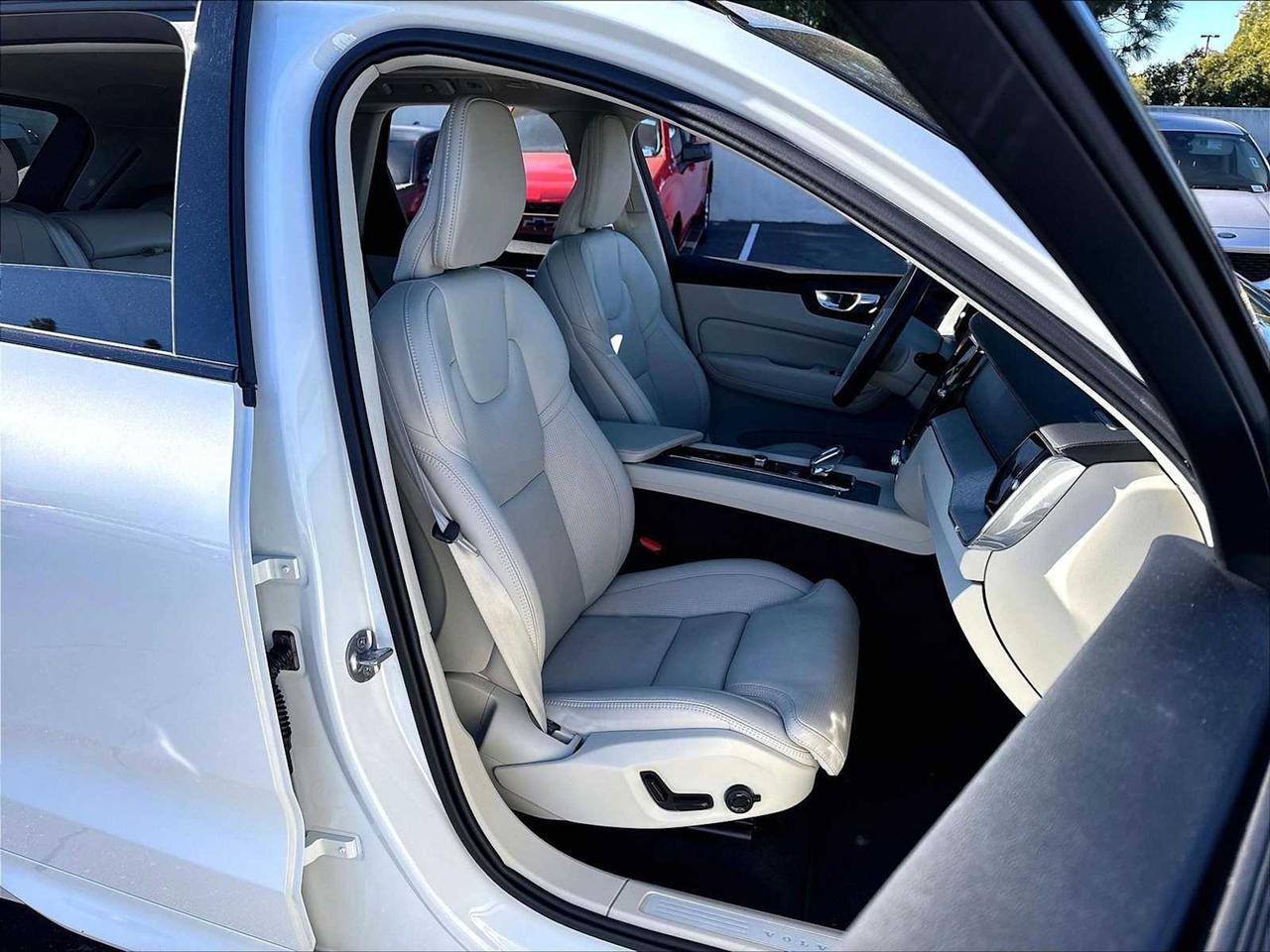2025 Volvo XC60 Plug-In Hybrid Ultra Roseville CA