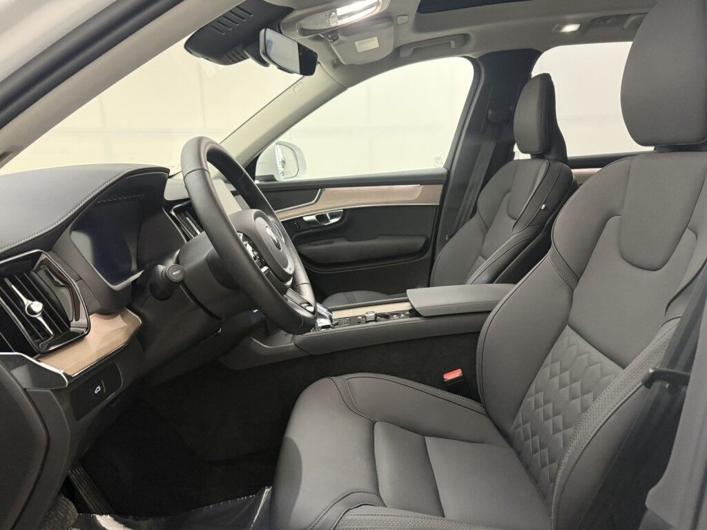 2025 Volvo XC90 2025.5 B5 AWD Plus 7-Seater Maumee OH