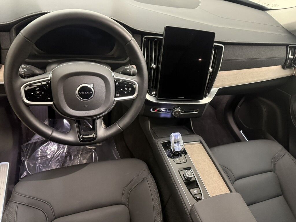 2025 Volvo XC90 2025.5 B5 AWD Plus 7-Seater Maumee OH