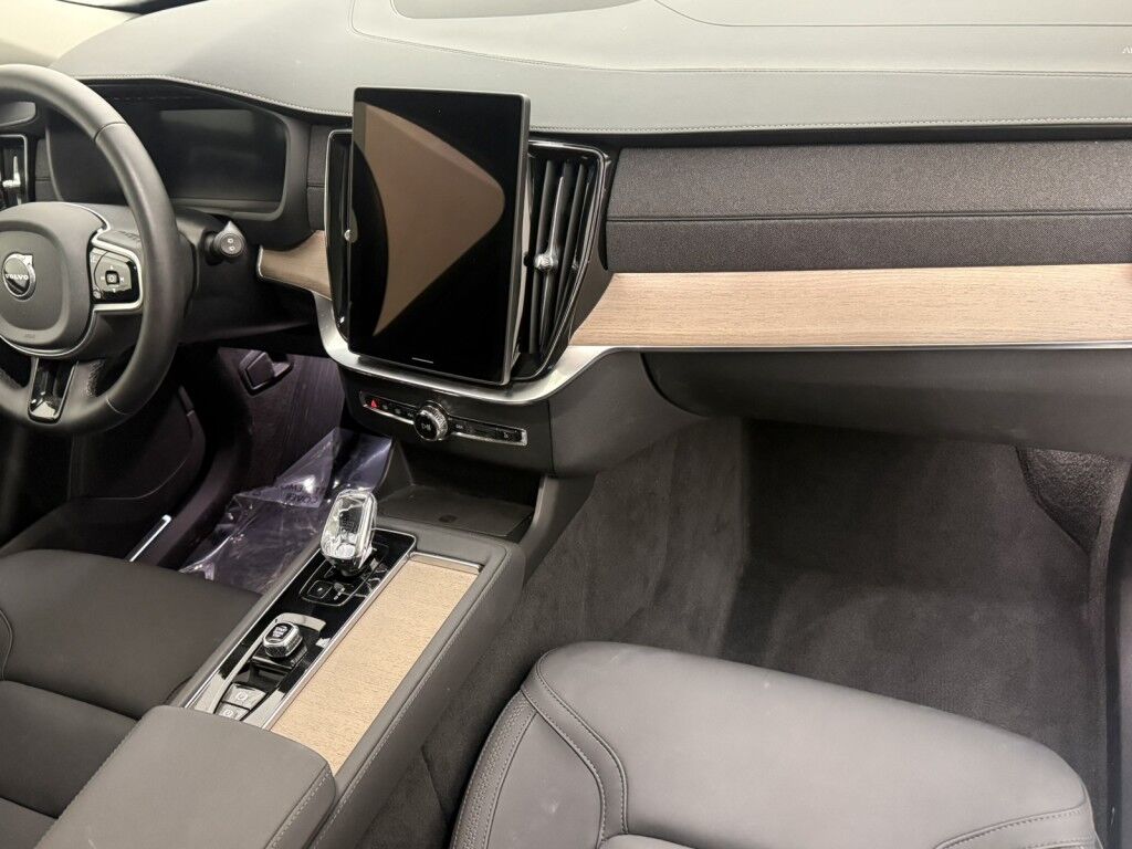 2025 Volvo XC90 2025.5 B5 AWD Plus 7-Seater Maumee OH