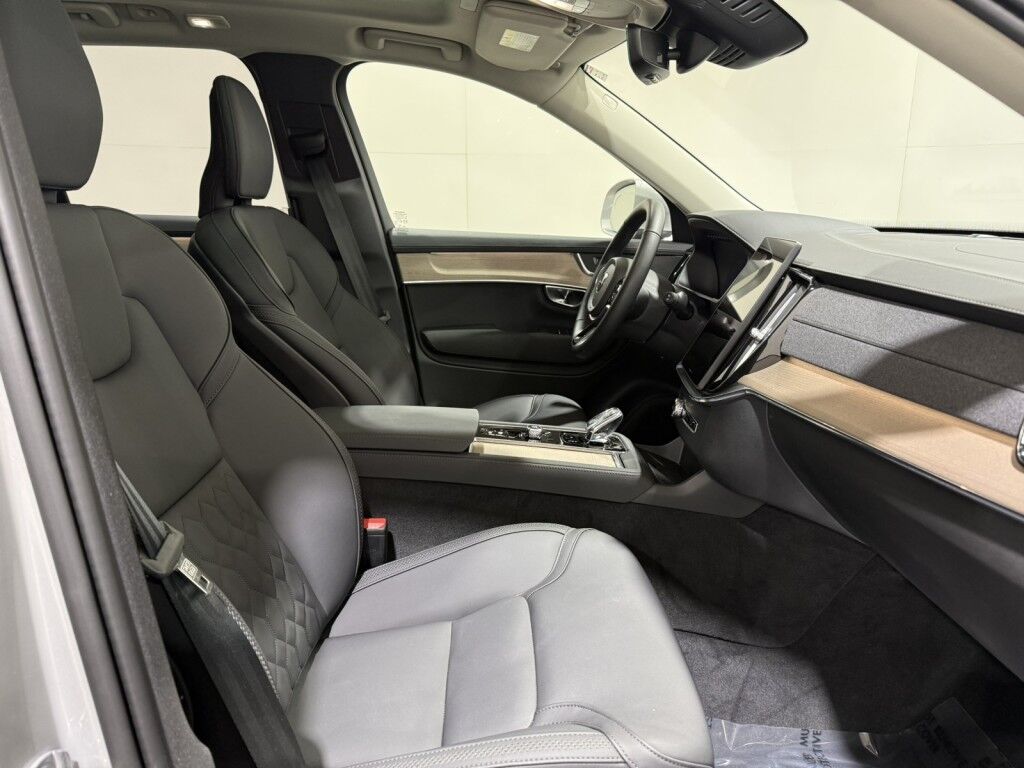 2025 Volvo XC90 2025.5 B6 AWD Plus 7-Seater Maumee OH