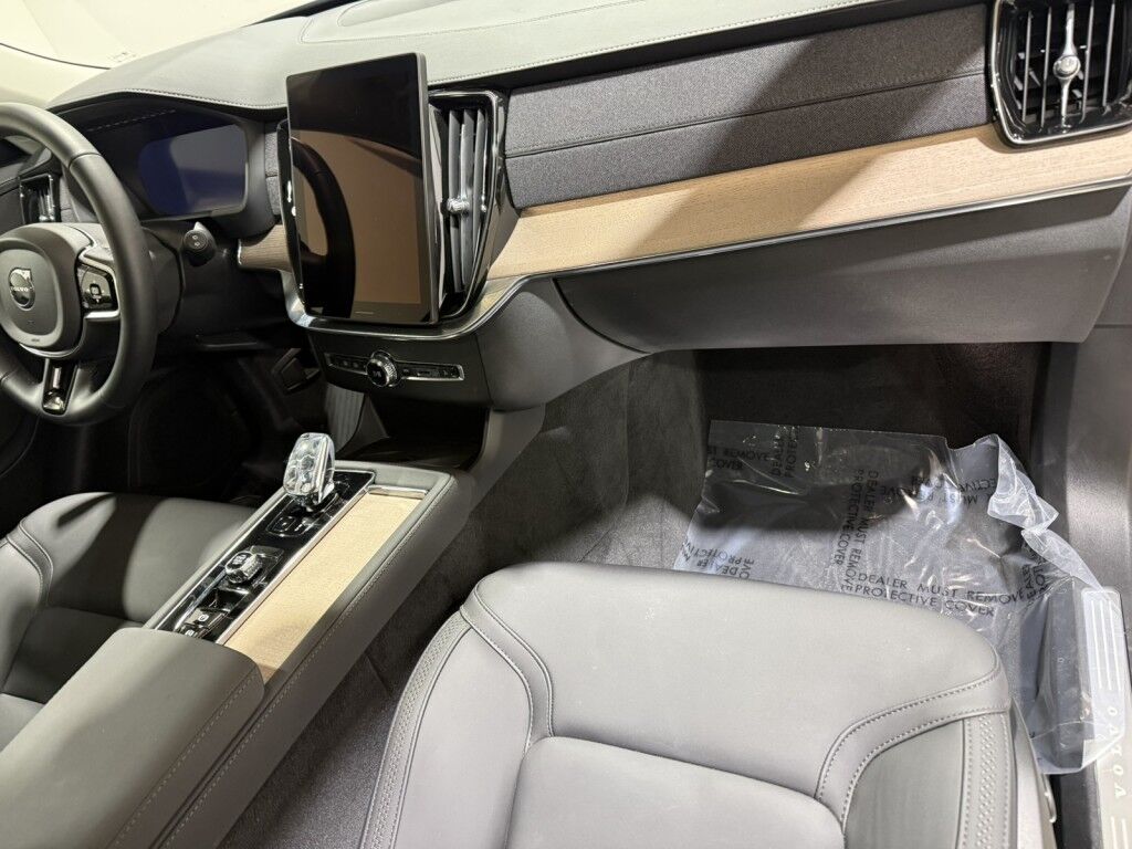 2025 Volvo XC90 2025.5 B6 AWD Plus 7-Seater Maumee OH