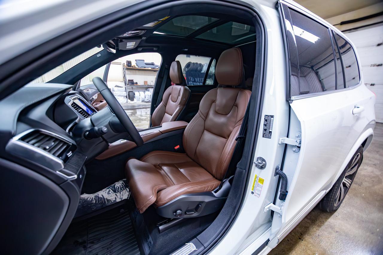 2025 Volvo XC90 AWD B6 Ultra Bright Theme Leather Roof Nav Red Deer AB