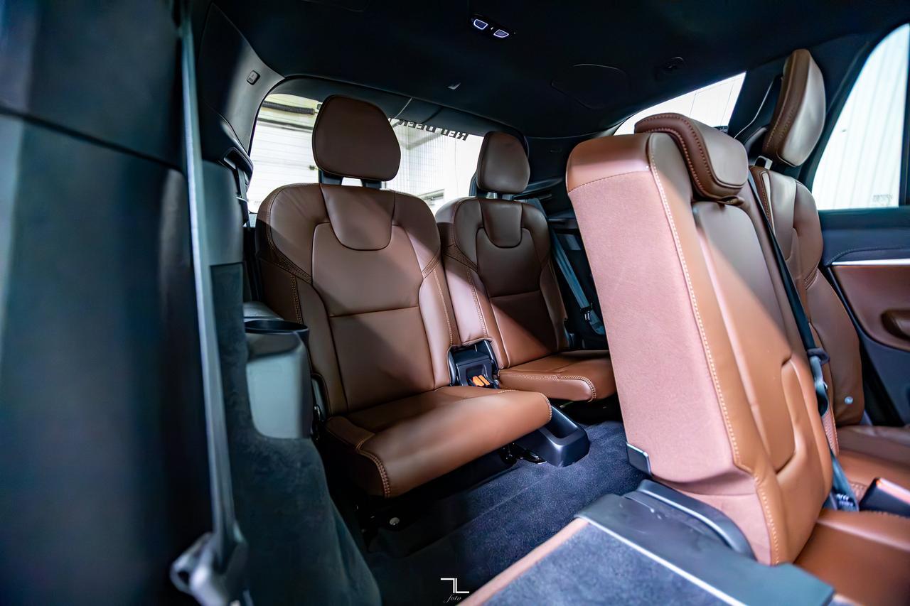 2025 Volvo XC90 AWD B6 Ultra Bright Theme Leather Roof Nav Red Deer AB
