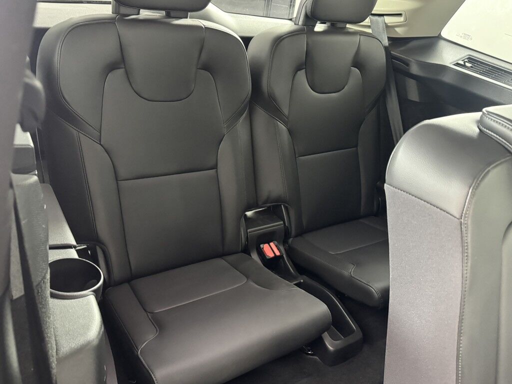 2025 Volvo XC90 AWD Core 7-Seater Maumee OH