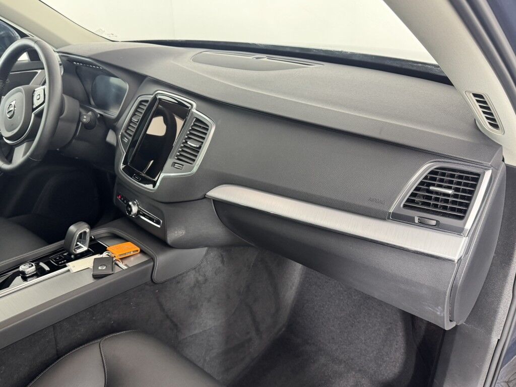 2025 Volvo XC90 AWD Core 7-Seater Maumee OH