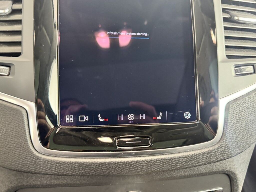 2025 Volvo XC90 AWD Core 7-Seater Maumee OH