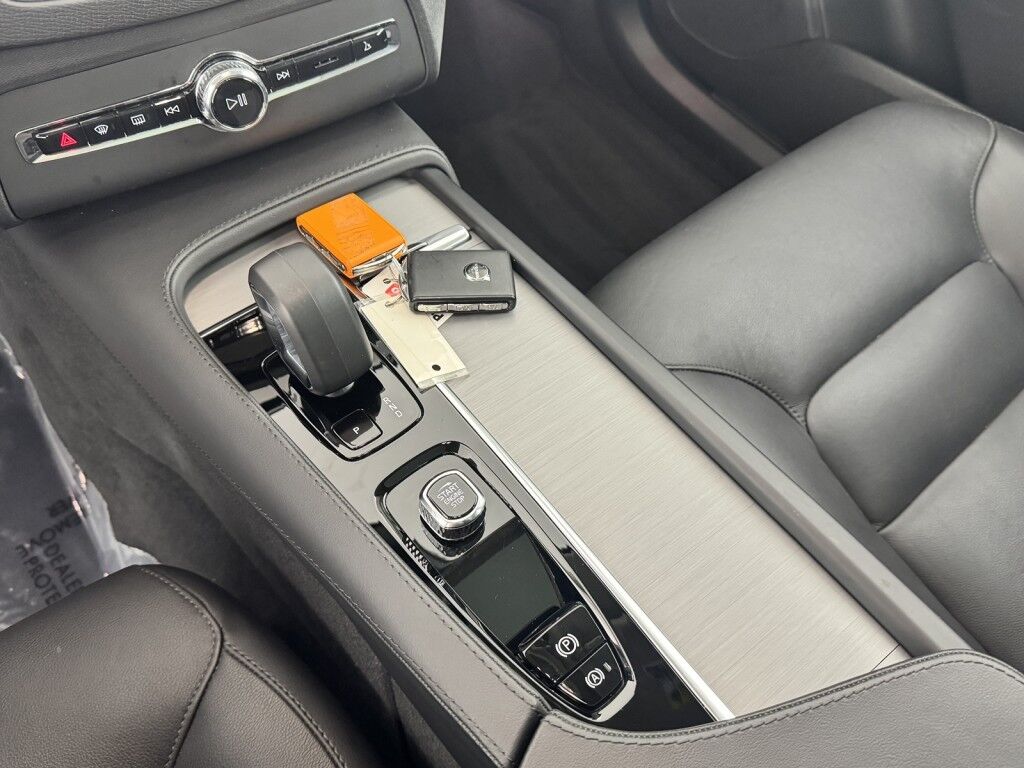 2025 Volvo XC90 AWD Core 7-Seater Maumee OH