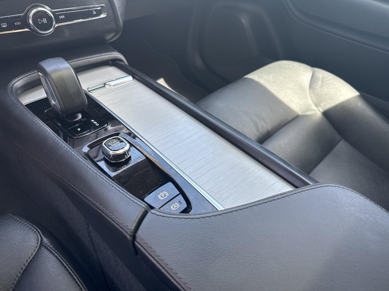 2025 Volvo XC90 B5 Core Bend OR