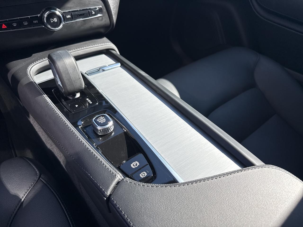 2025 Volvo XC90 B5 Core Bend OR