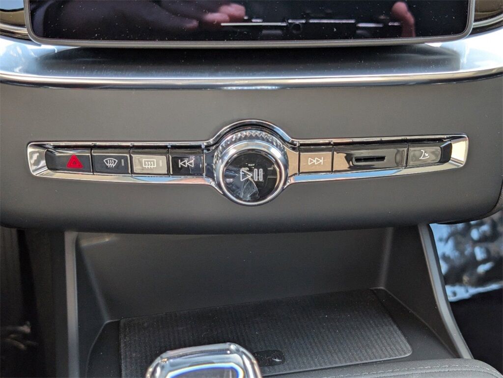 2025 Volvo XC90 B5 Core Hunt Valley MD