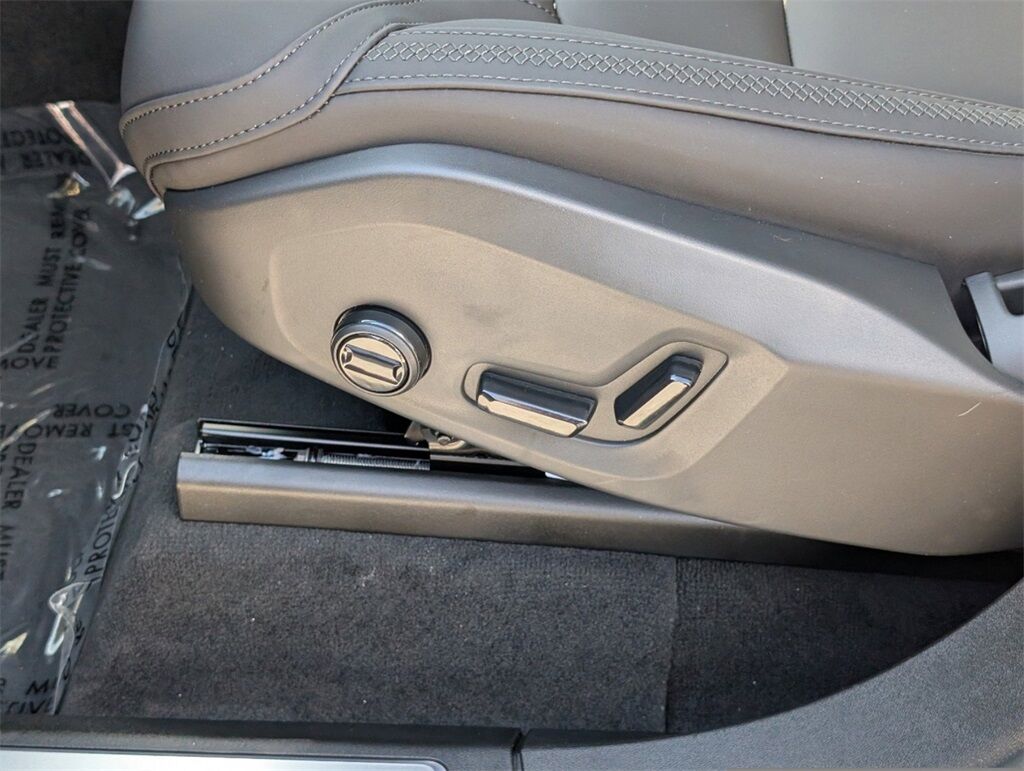 2025 Volvo XC90 B5 Core Hunt Valley MD
