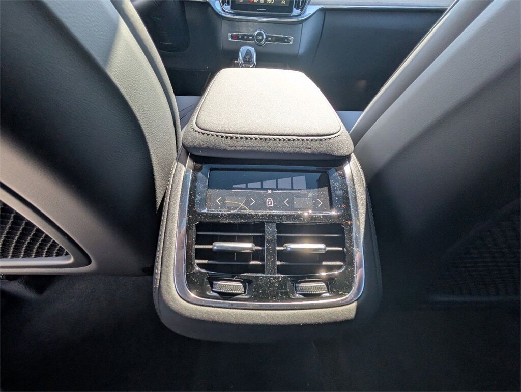 2025 Volvo XC90 B5 Core Hunt Valley MD