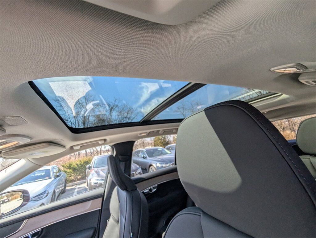 2025 Volvo XC90 B5 Core Hunt Valley MD
