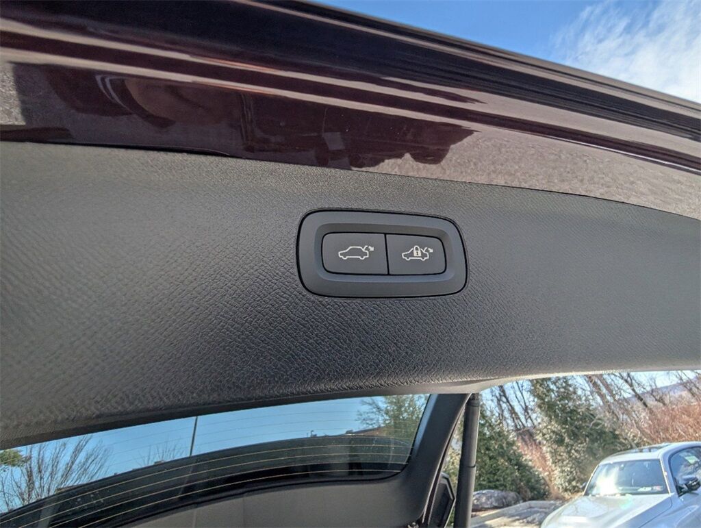 2025 Volvo XC90 B5 Core Hunt Valley MD