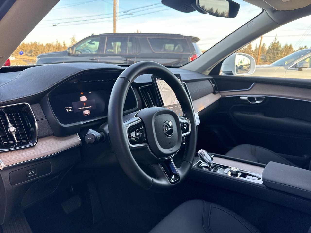 2025 Volvo XC90 B5 Plus Bend OR