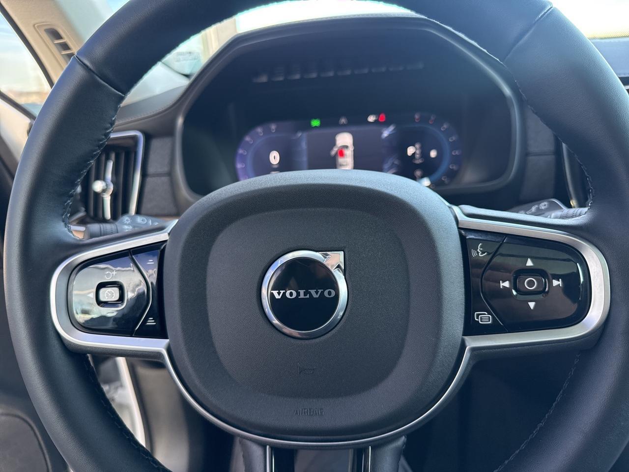 2025 Volvo XC90 B5 Plus Bend OR