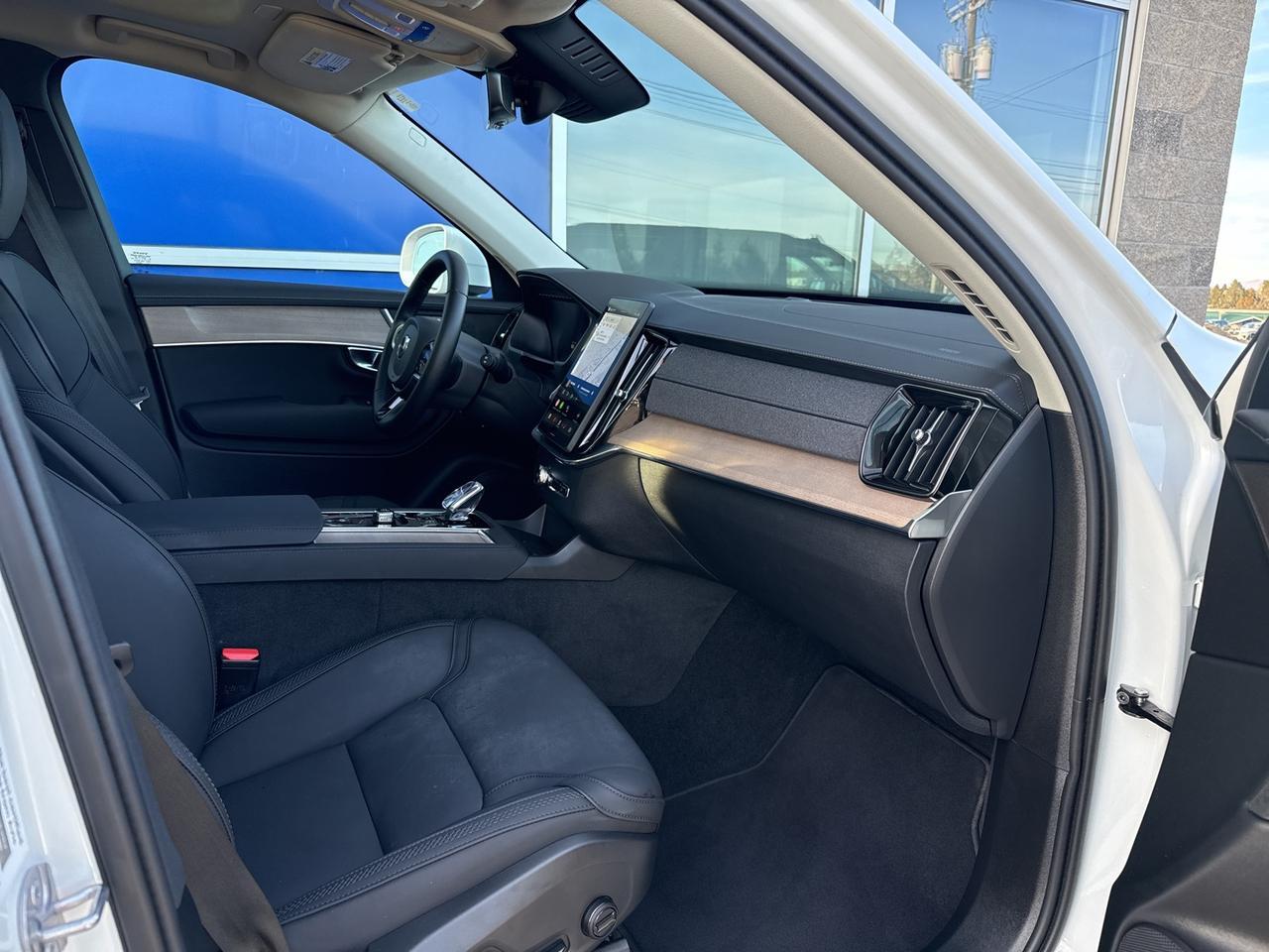 2025 Volvo XC90 B5 Plus Bend OR