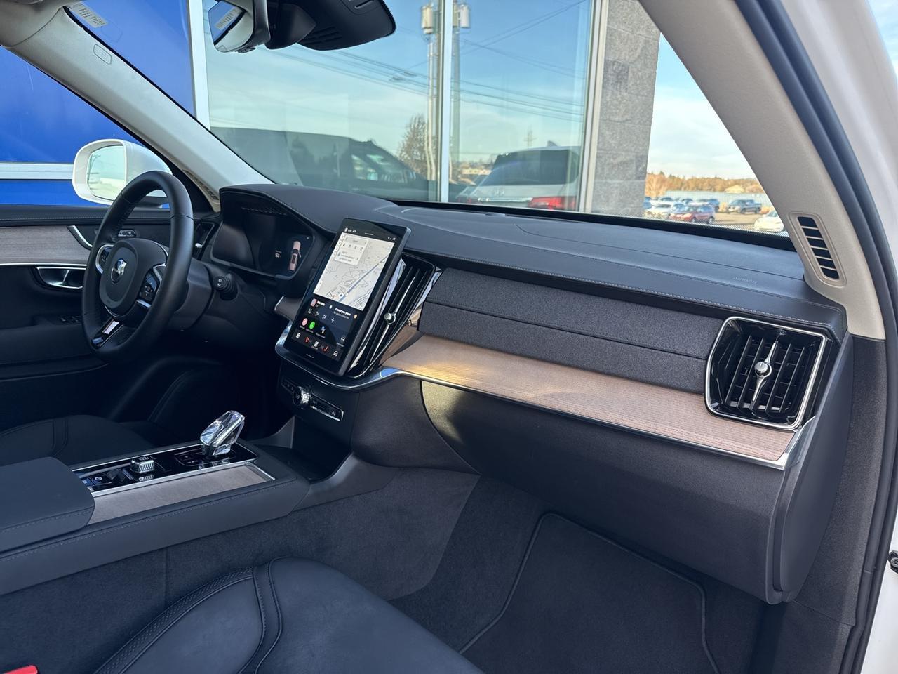 2025 Volvo XC90 B5 Plus Bend OR