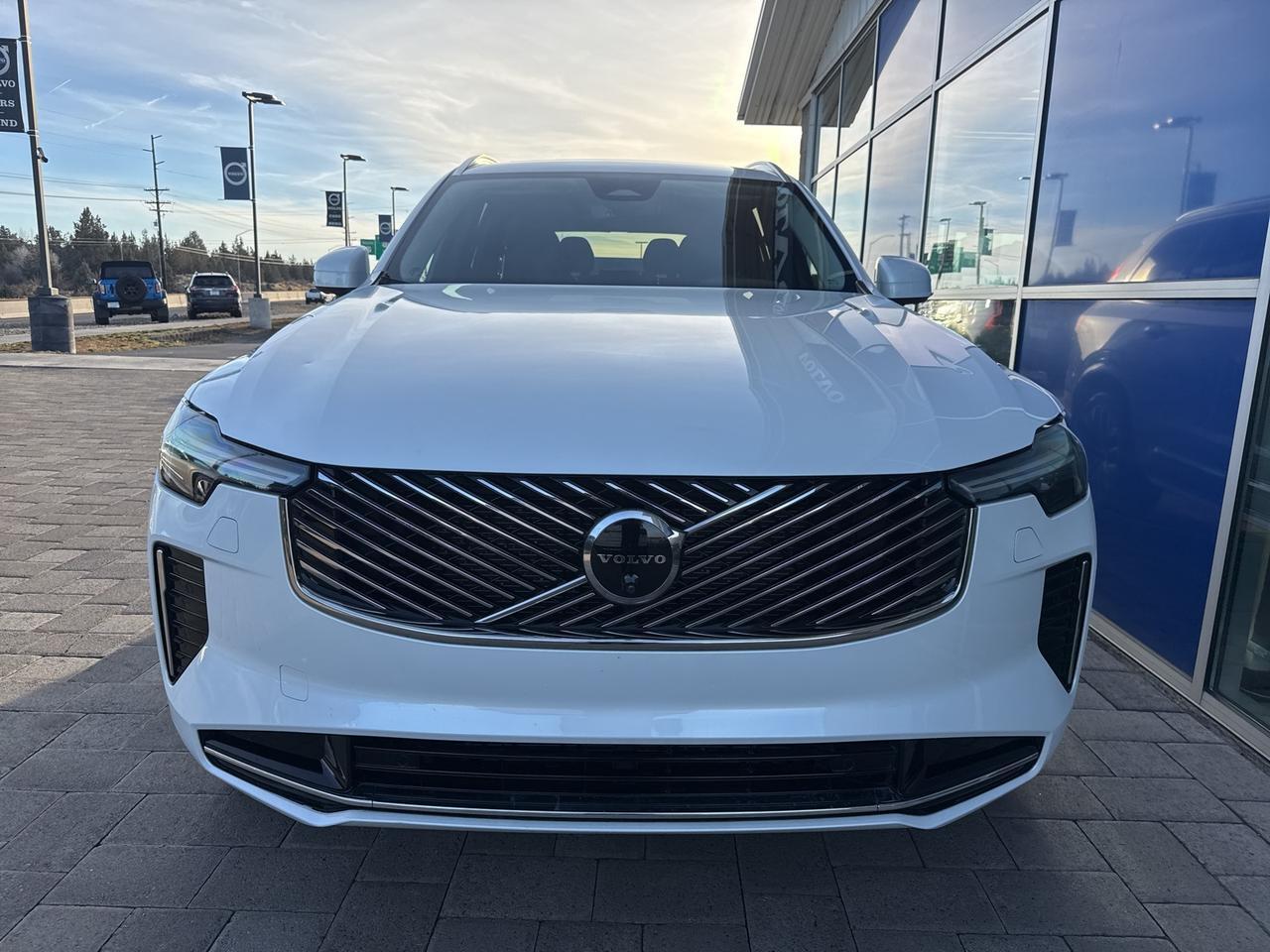 2025 Volvo XC90 B5 Plus Bend OR