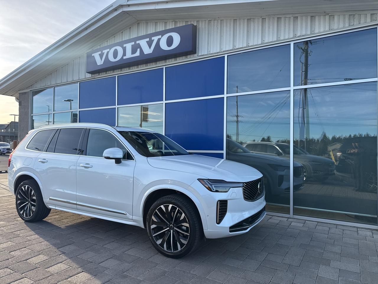 2025 Volvo XC90 B5 Plus
