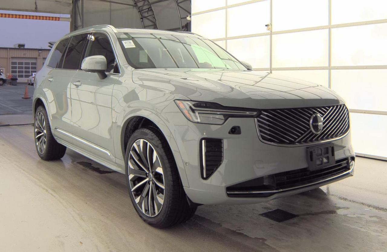 2025 Volvo XC90 B6 AWD Hybrid PLUS w/High Performance Audio, Pilot Assist, 360 Cam, 4 Heate Portland OR