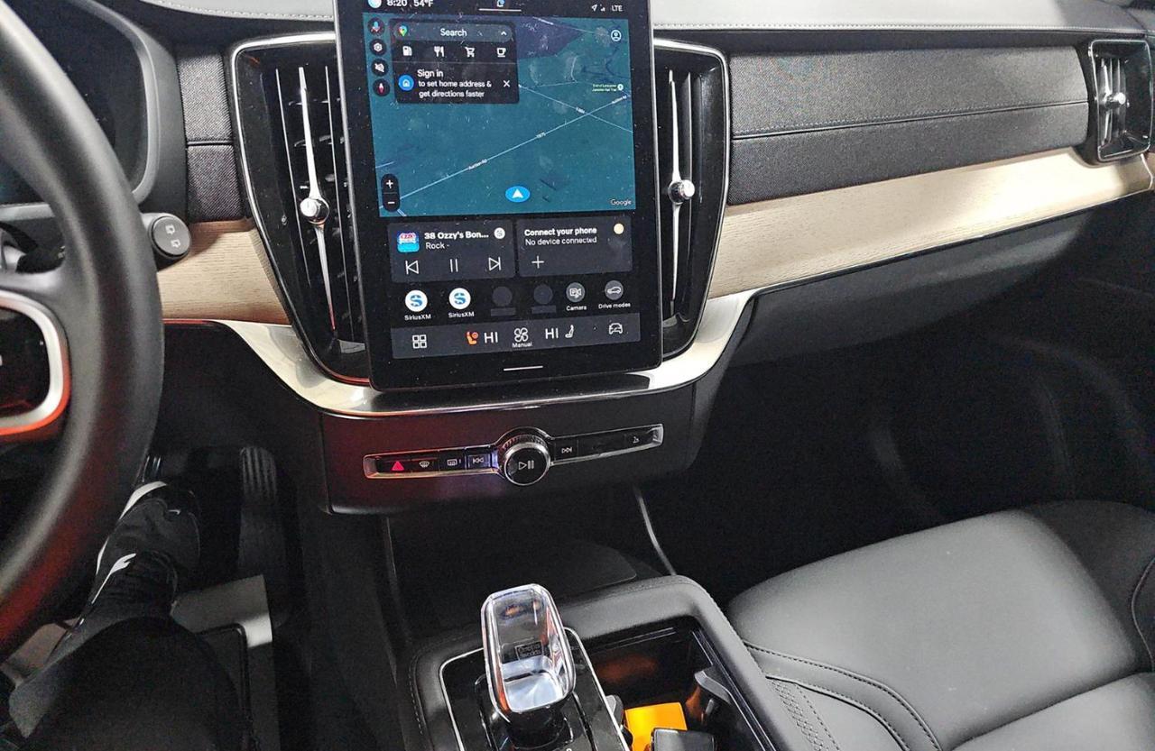 2025 Volvo XC90 B6 AWD Hybrid PLUS w/High Performance Audio, Pilot Assist, 360 Cam, 4 Heate Portland OR