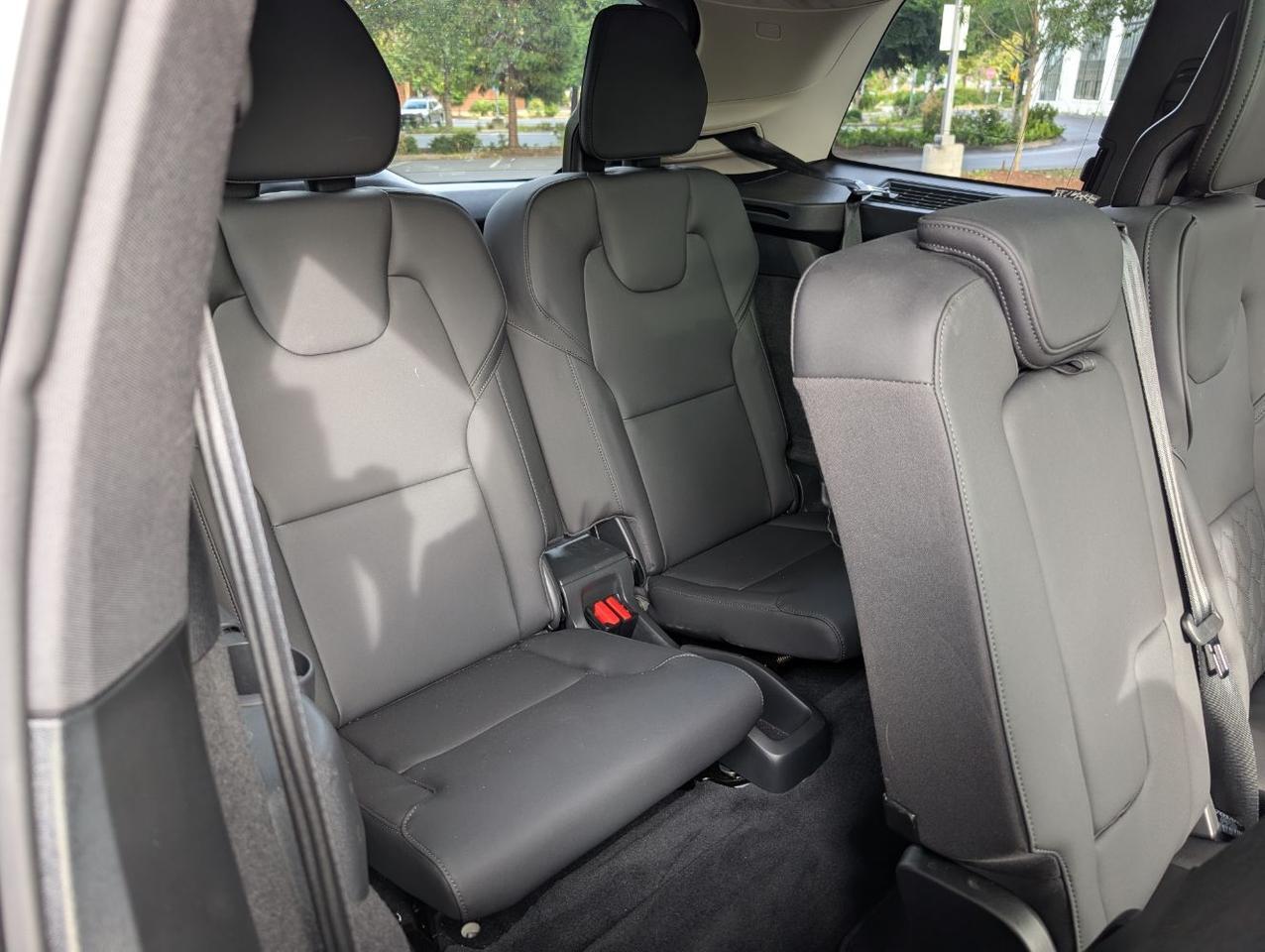 2025 Volvo XC90 B6 AWD Hybrid PLUS w/High Performance Sound, Pilot Assist, 360 Cam, 4 Heated Seats & Wheel Portland OR