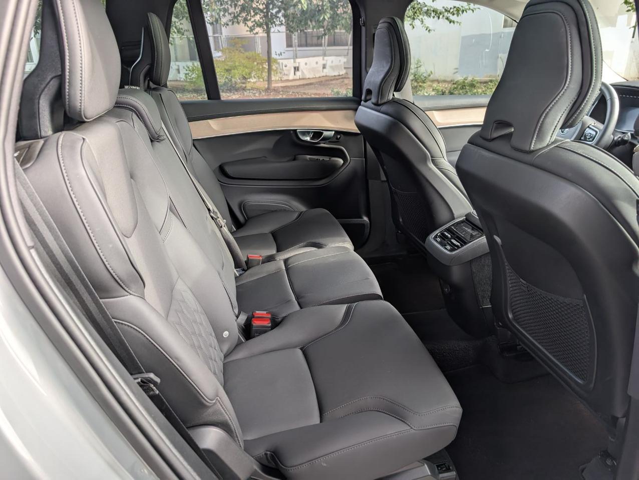 2025 Volvo XC90 B6 AWD Hybrid PLUS w/High Performance Sound, Pilot Assist, 360 Cam, 4 Heated Seats & Wheel Portland OR