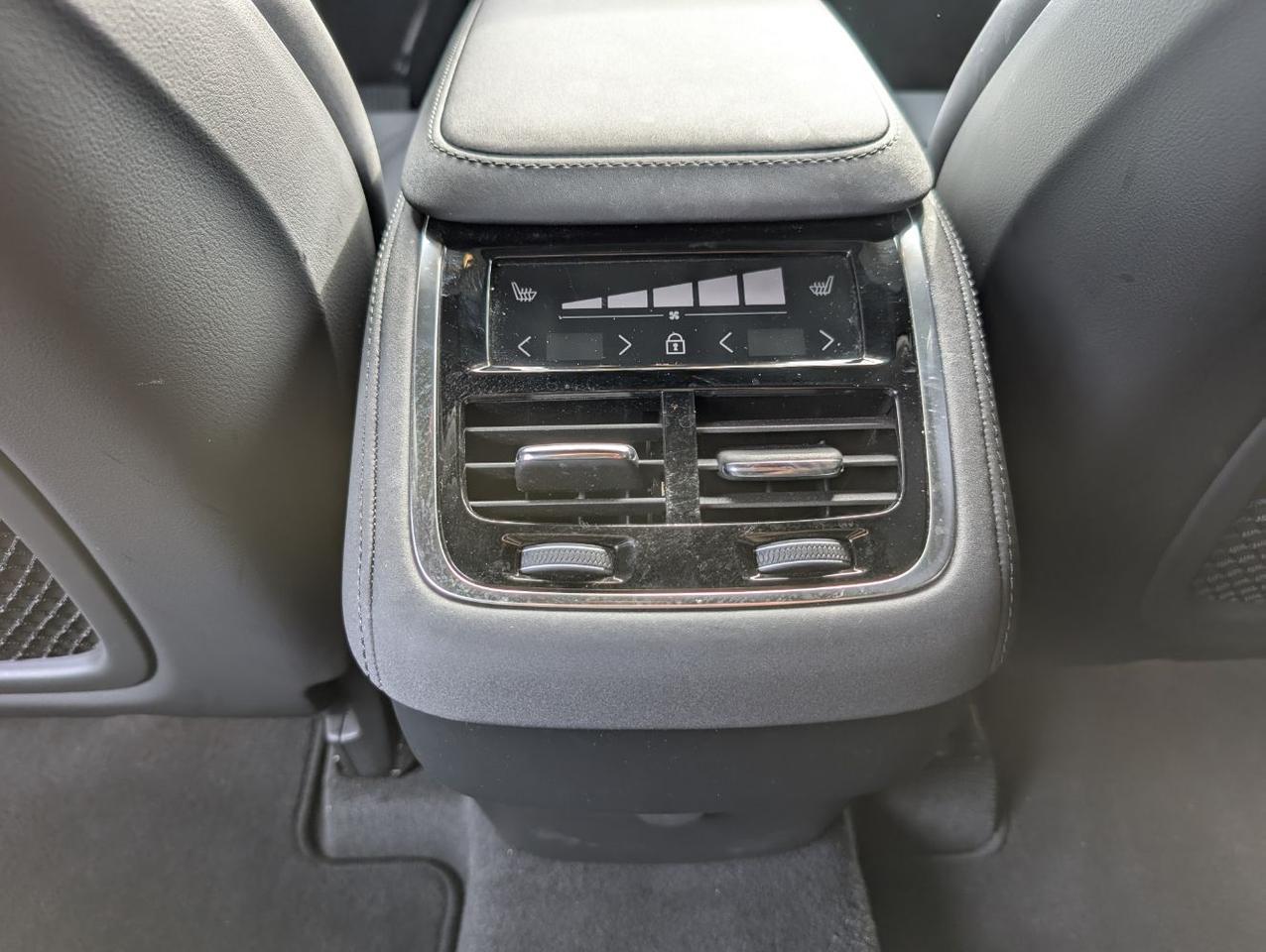 2025 Volvo XC90 B6 AWD Hybrid PLUS w/High Performance Sound, Pilot Assist, 360 Cam, 4 Heated Seats & Wheel Portland OR
