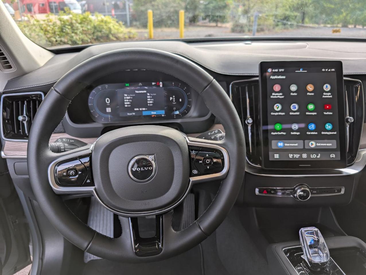 2025 Volvo XC90 B6 AWD Hybrid PLUS w/High Performance Sound, Pilot Assist, 360 Cam, 4 Heated Seats & Wheel Portland OR