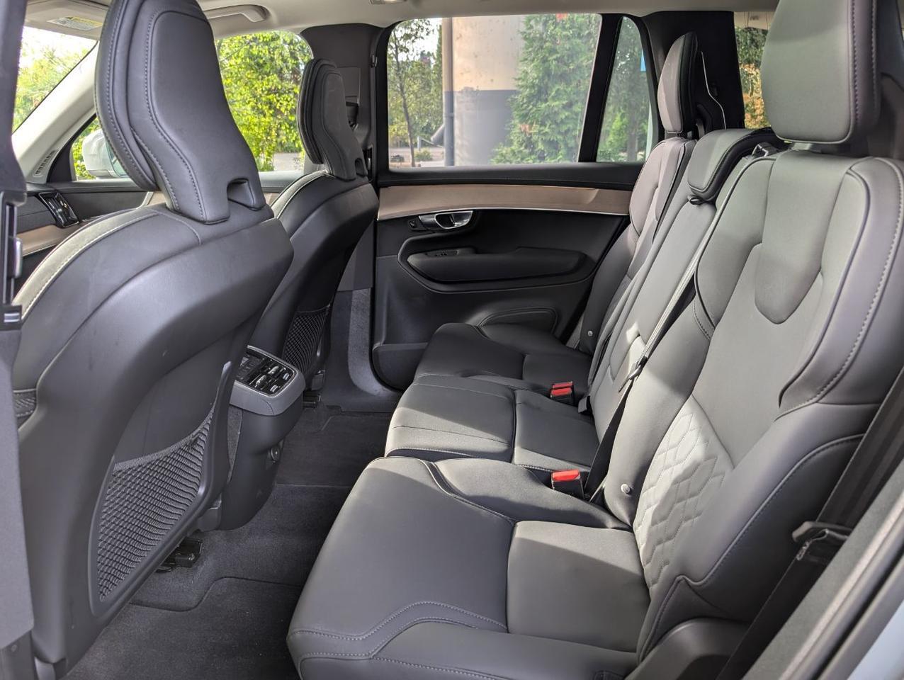 2025 Volvo XC90 B6 AWD Hybrid PLUS w/High Performance Sound, Pilot Assist, 360 Cam, 4 Heated Seats & Wheel Portland OR
