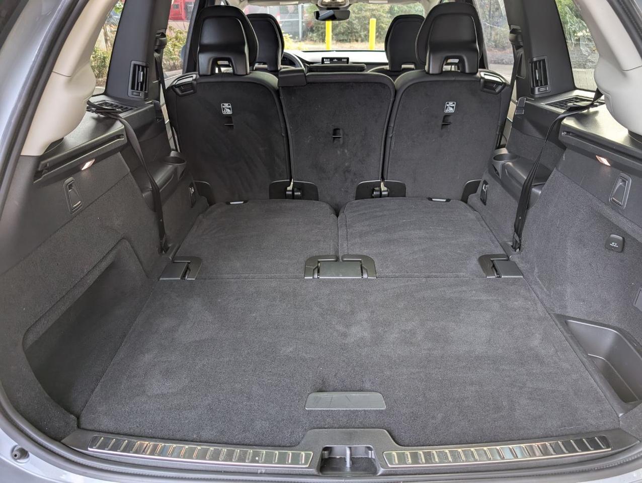 2025 Volvo XC90 B6 AWD Hybrid PLUS w/High Performance Sound, Pilot Assist, 360 Cam, 4 Heated Seats & Wheel Portland OR