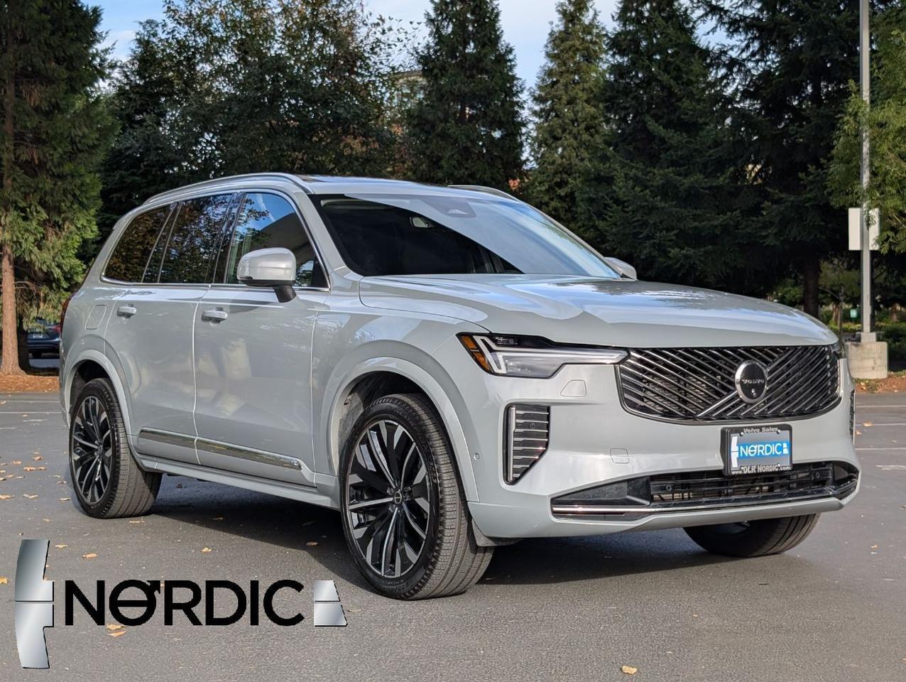 2025 Volvo XC90 B6 AWD Hybrid PLUS w/High Performance Sound, Pilot Assist, 360 Cam, 4 Heated Seats & Wheel