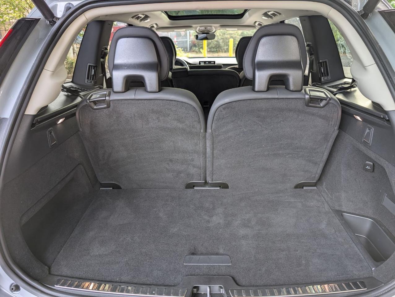 2025 Volvo XC90 B6 AWD Hybrid PLUS w/High Performance Sound, Pilot Assist, 360 Cam, 4 Heated Seats & Wheel Portland OR